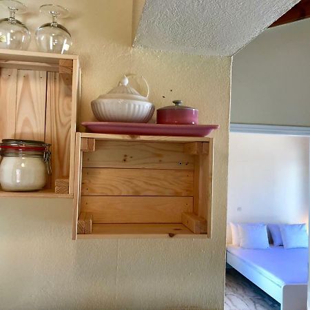 Wooden Ceiling Apartment - Close To City Center Kanali  Екстер'єр фото