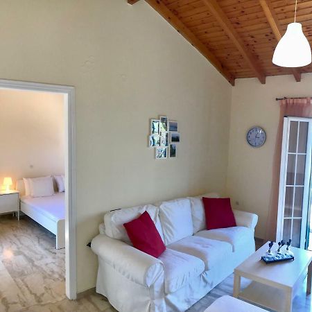 Wooden Ceiling Apartment - Close To City Center Kanali  Екстер'єр фото