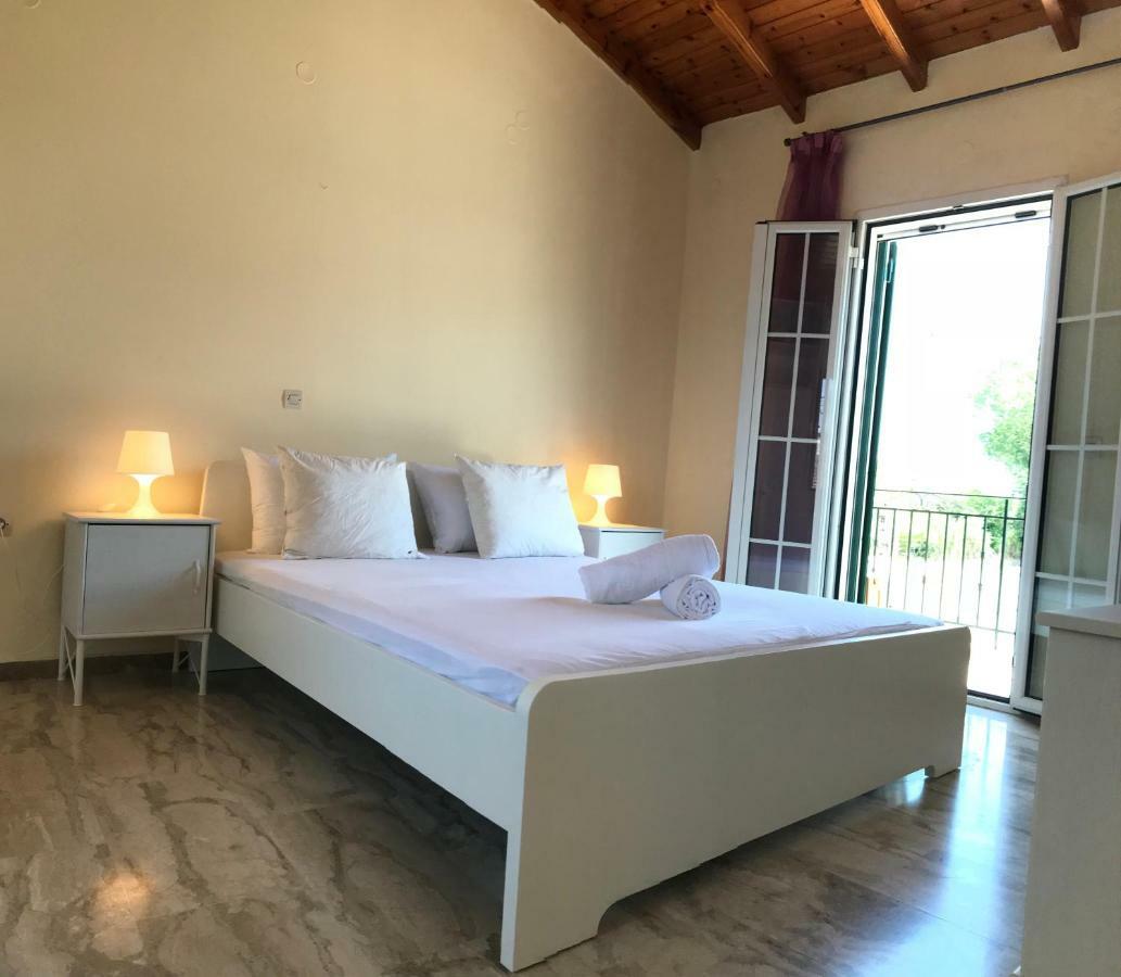 Wooden Ceiling Apartment - Close To City Center Kanali  Екстер'єр фото