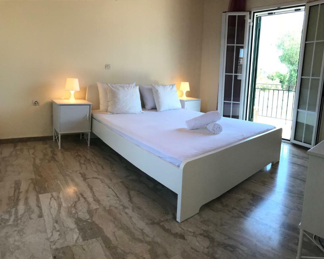 Wooden Ceiling Apartment - Close To City Center Kanali  Екстер'єр фото