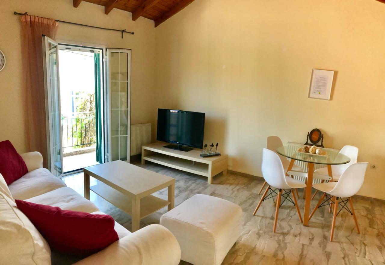 Wooden Ceiling Apartment - Close To City Center Kanali  Екстер'єр фото