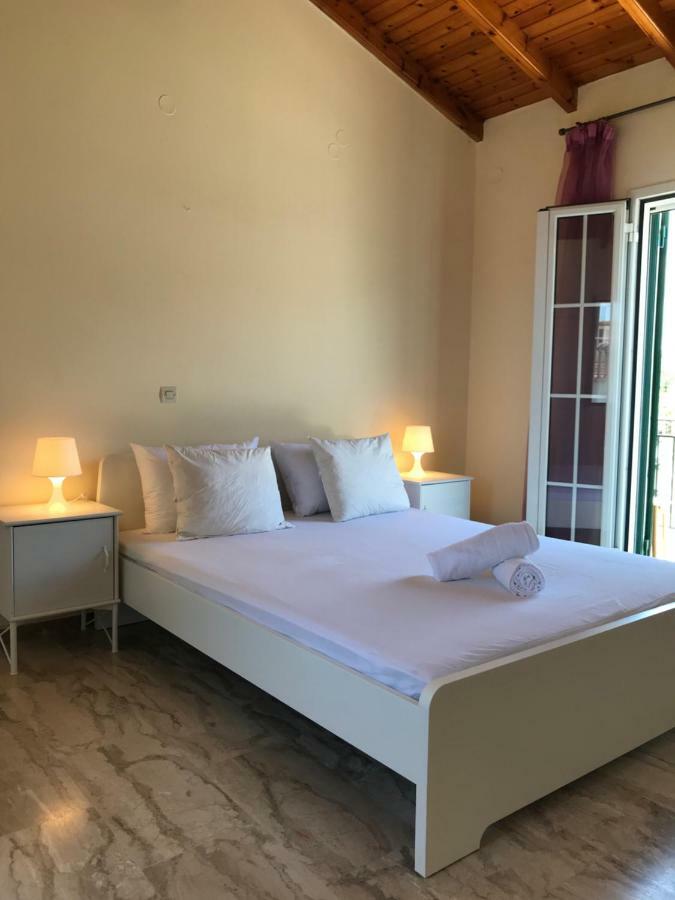 Wooden Ceiling Apartment - Close To City Center Kanali  Екстер'єр фото