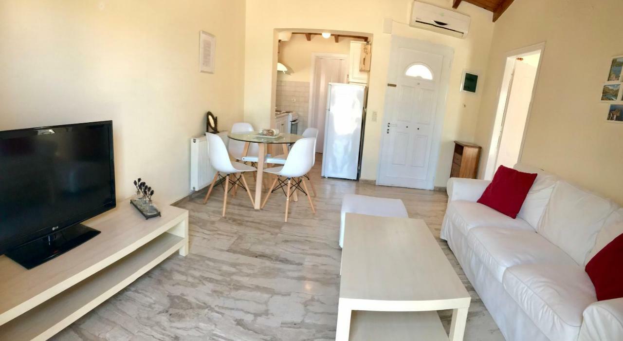 Wooden Ceiling Apartment - Close To City Center Kanali  Екстер'єр фото