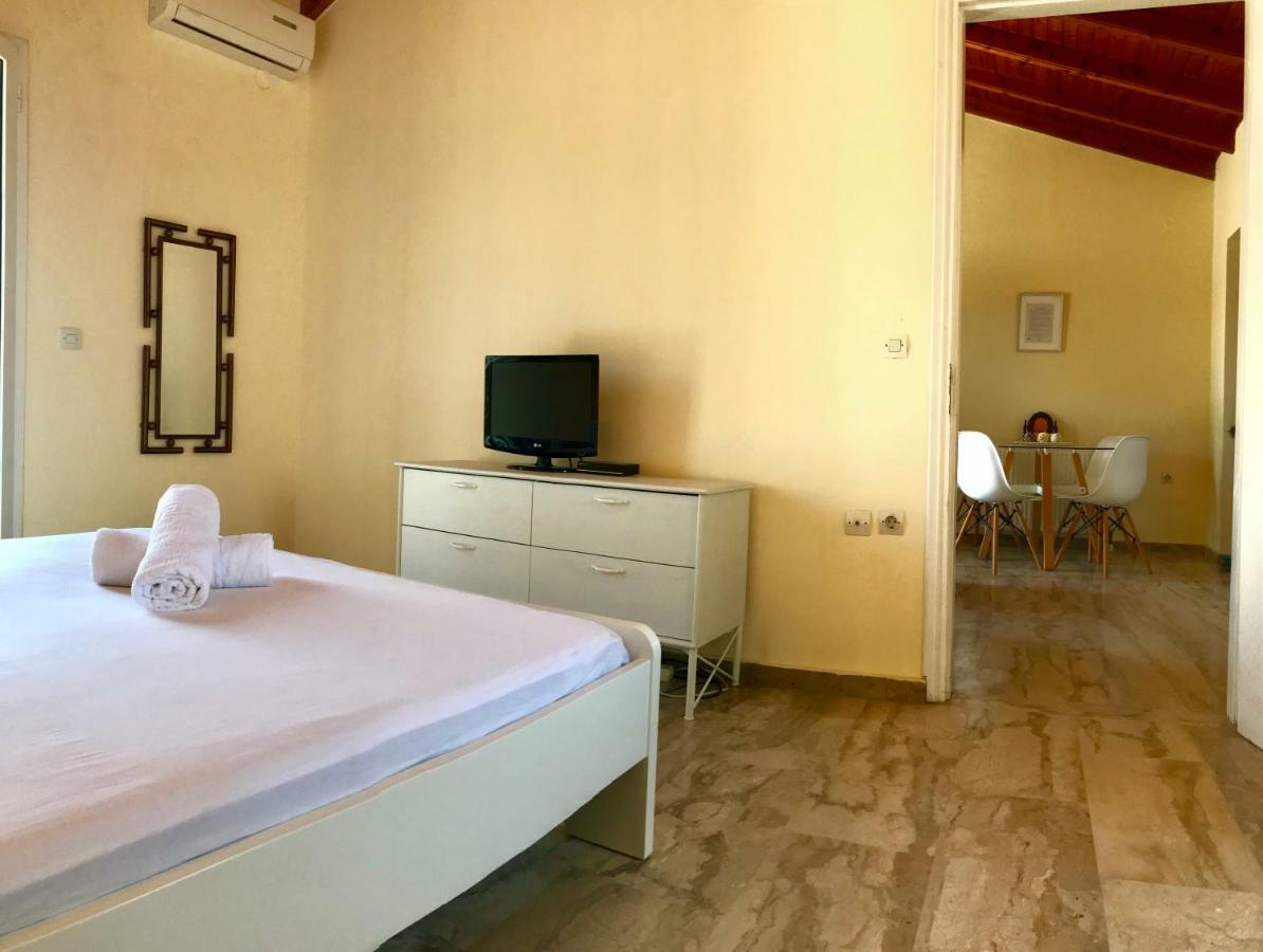 Wooden Ceiling Apartment - Close To City Center Kanali  Екстер'єр фото
